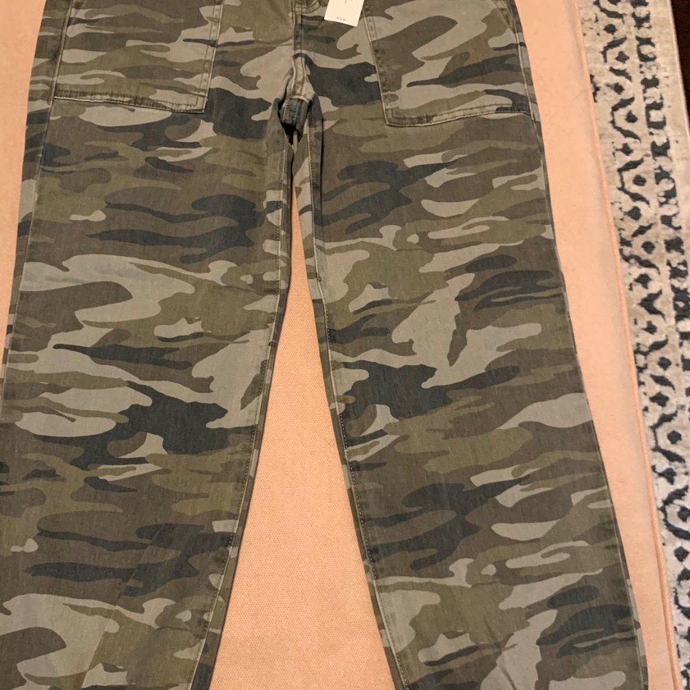NWT Express High Waisted Straight Cropped   Camo Pant